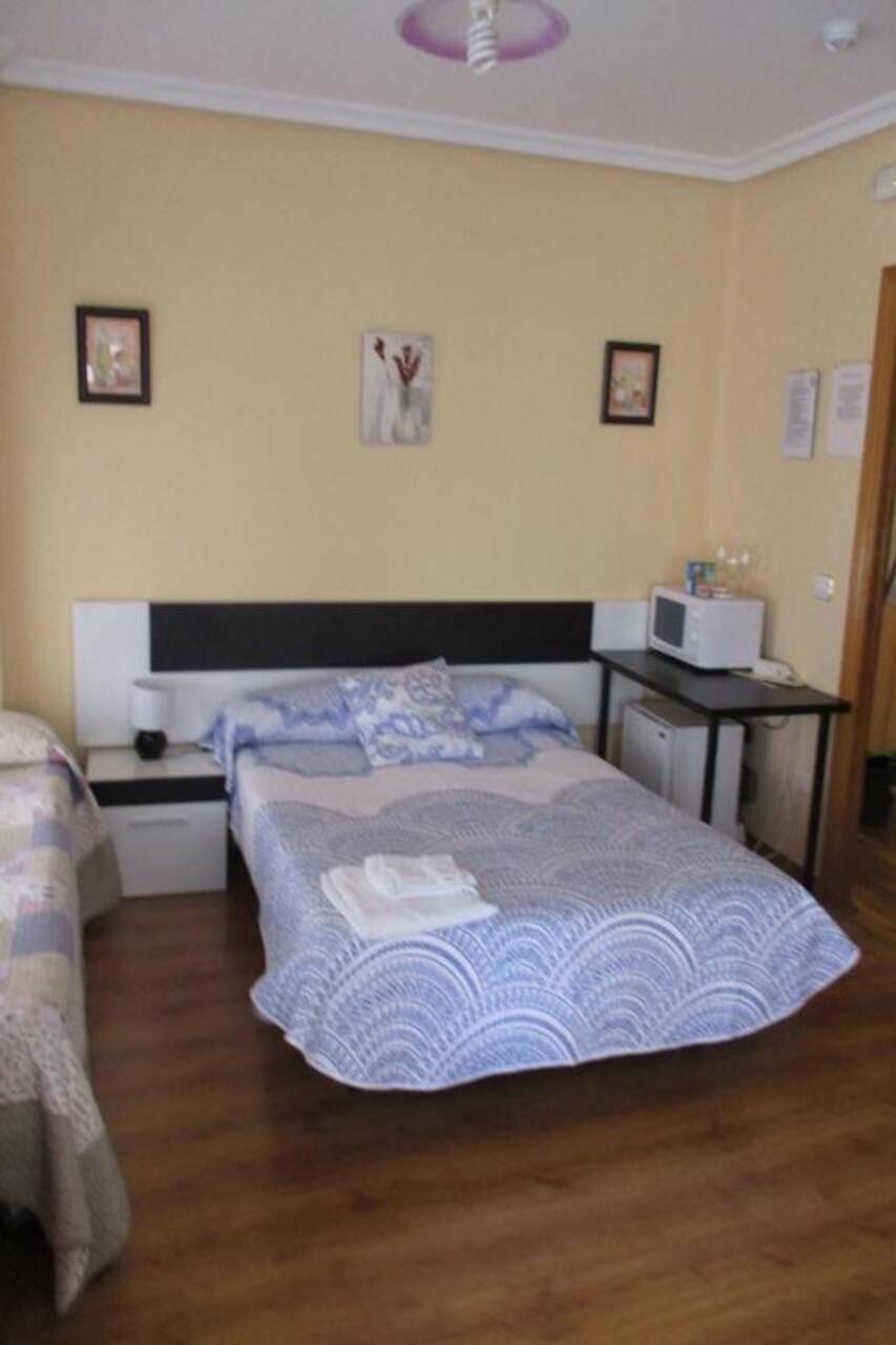 Hostal Becares ปาเลนเซีย ภายนอก รูปภาพ