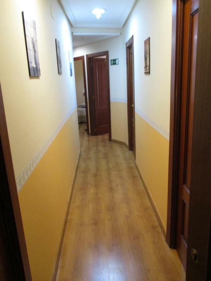 Hostal Becares ปาเลนเซีย ภายนอก รูปภาพ