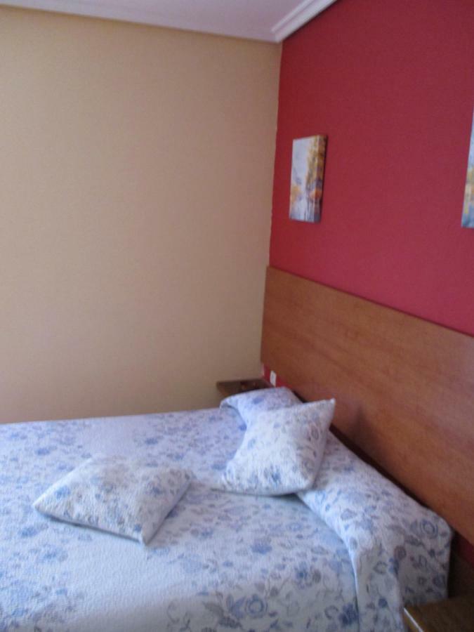 Hostal Becares ปาเลนเซีย ภายนอก รูปภาพ