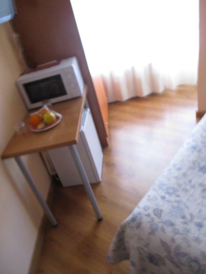 Hostal Becares ปาเลนเซีย ภายนอก รูปภาพ