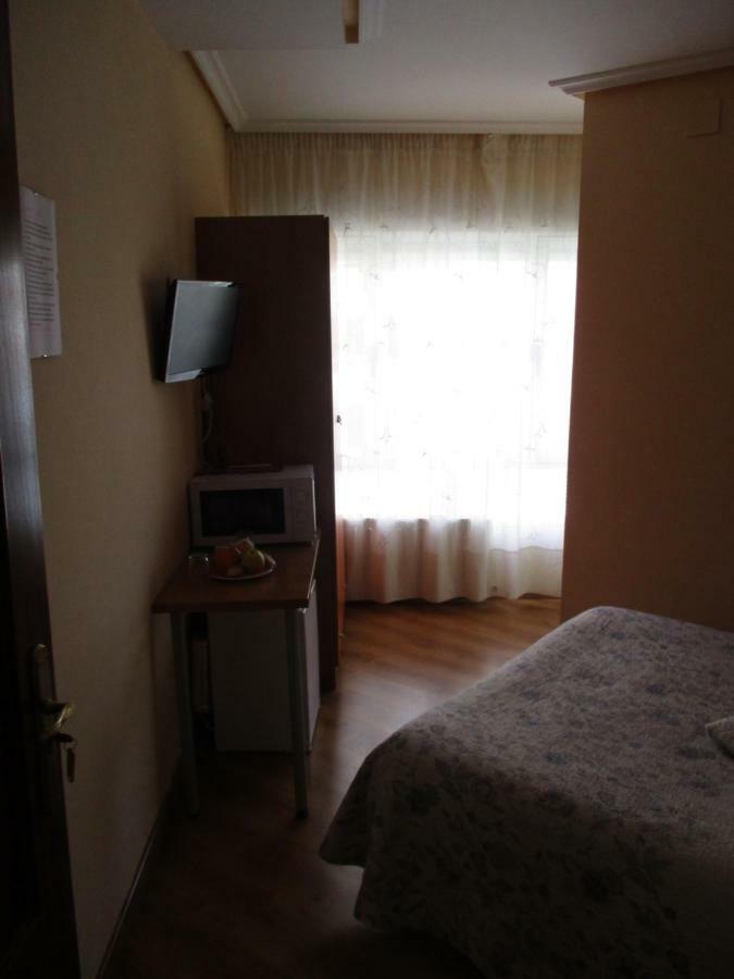 Hostal Becares ปาเลนเซีย ภายนอก รูปภาพ